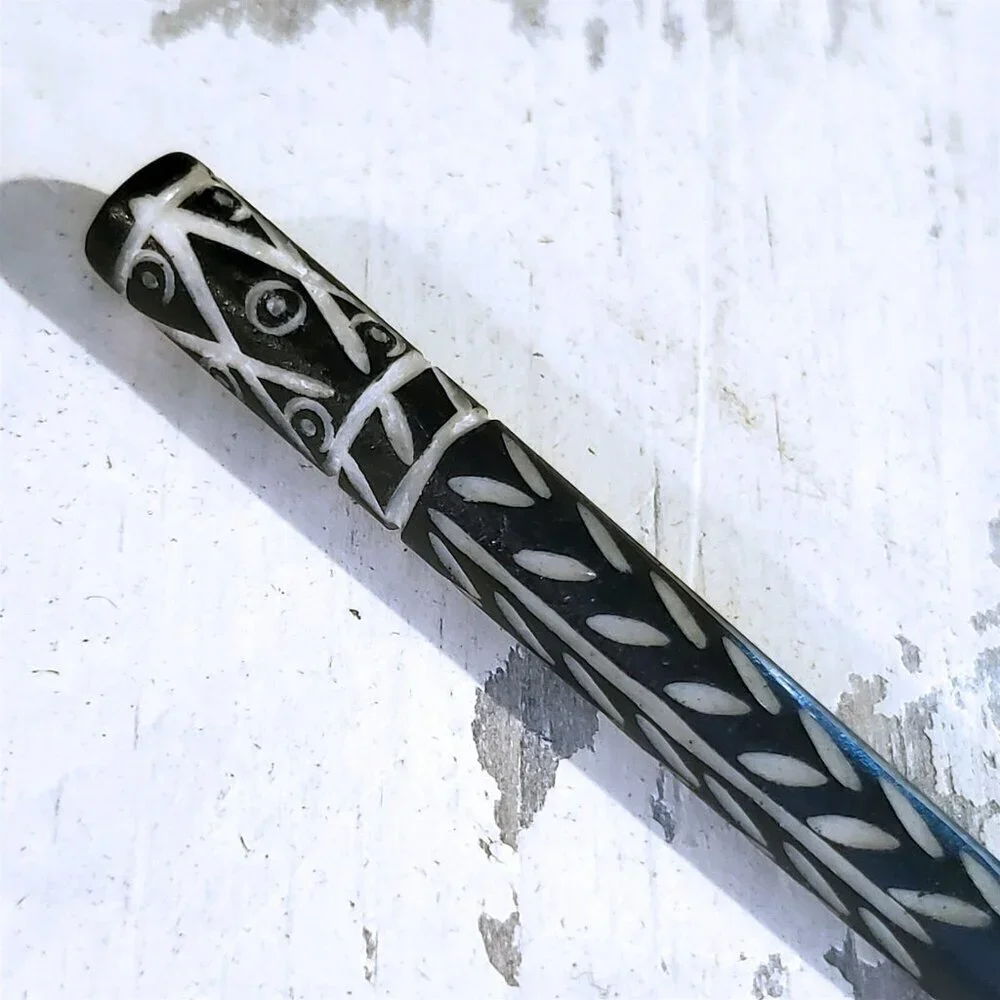 Tribal Hand Carved India Black White Buffalo Bone 4.5